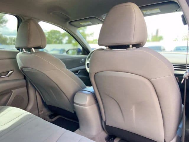 2021 Hyundai Elantra 24