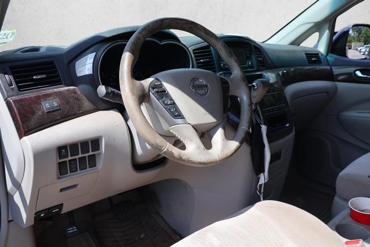 2016 Nissan Quest 11