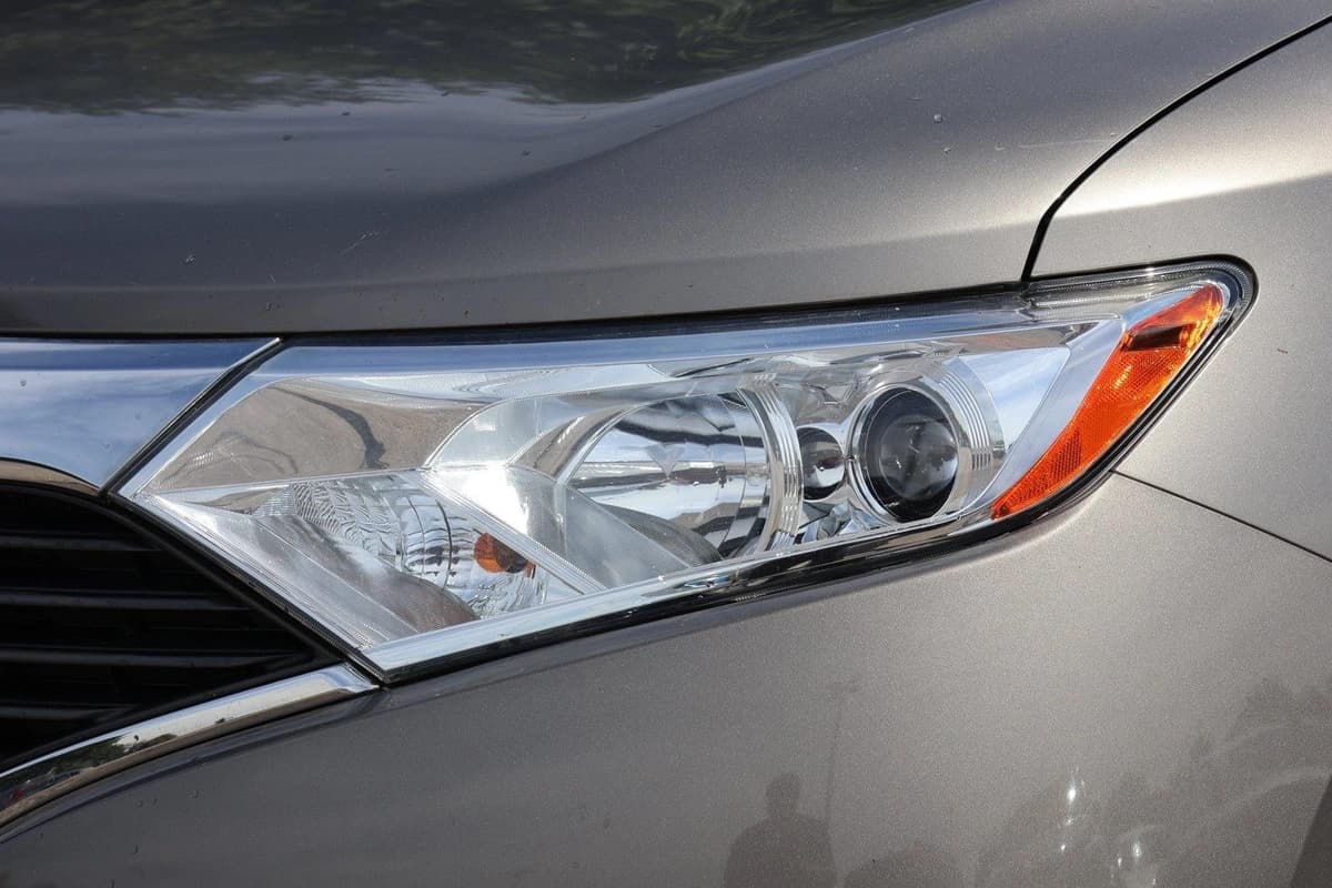 2016 Nissan Quest 9