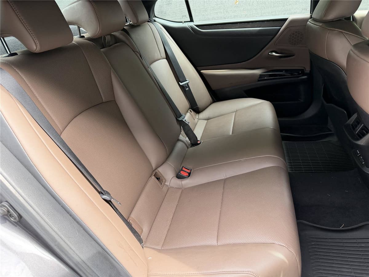 2024 Lexus ES 18