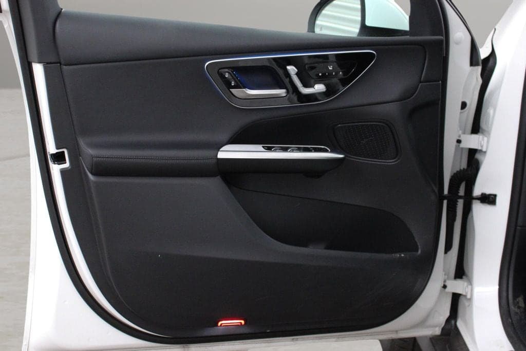 2025 Mercedes-Benz GLC 17