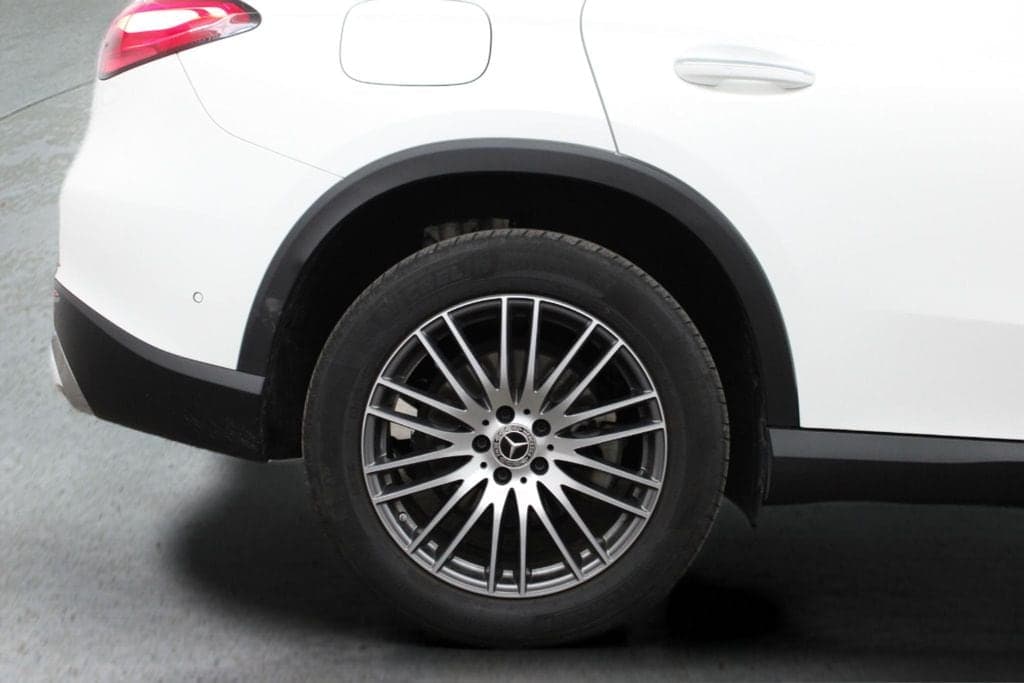 2025 Mercedes-Benz GLC 13