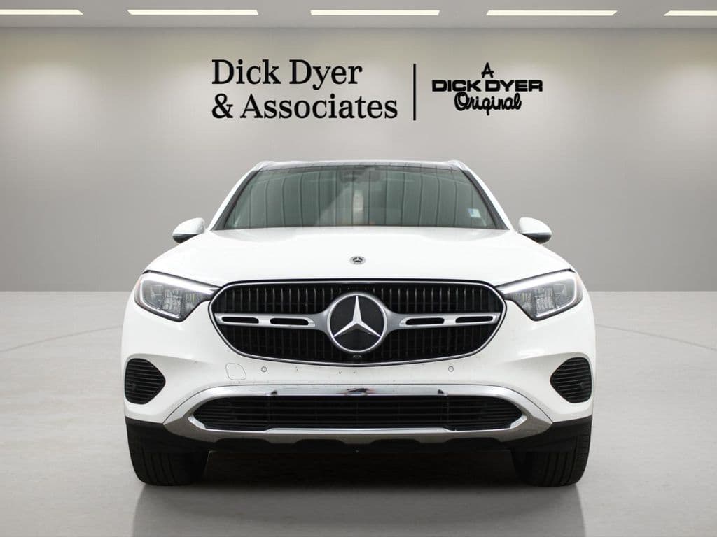 2025 Mercedes-Benz GLC 5