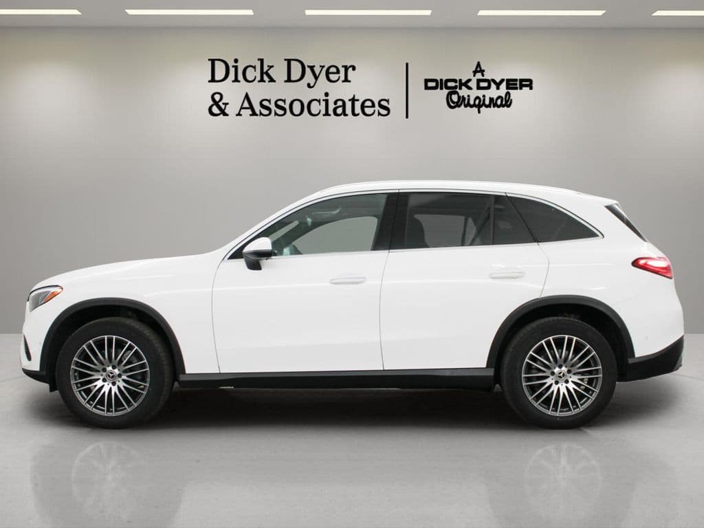 2025 Mercedes-Benz GLC 16