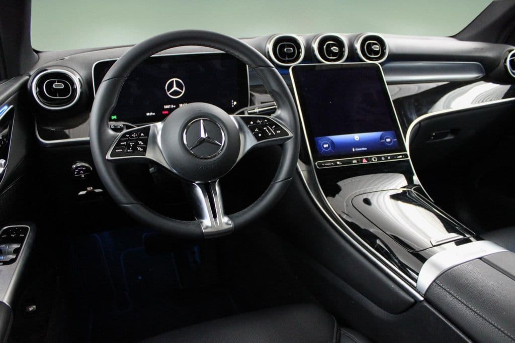 2025 Mercedes-Benz GLC 18