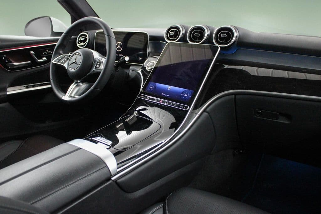 2025 Mercedes-Benz GLC 22