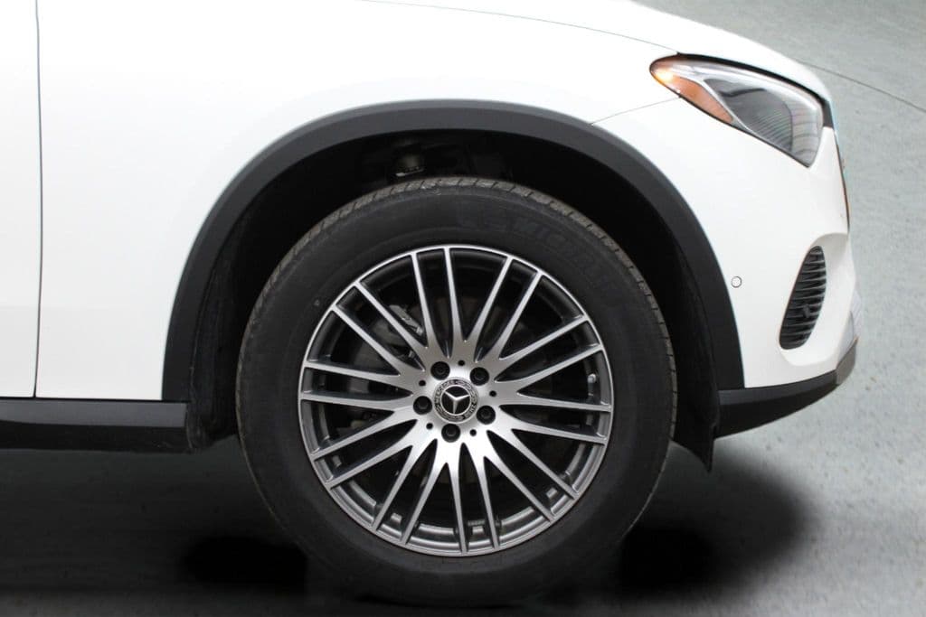 2025 Mercedes-Benz GLC 15
