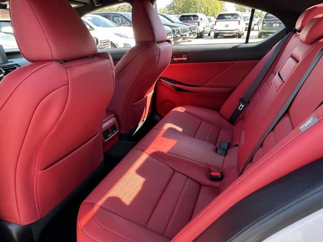 2024 Lexus IS 19