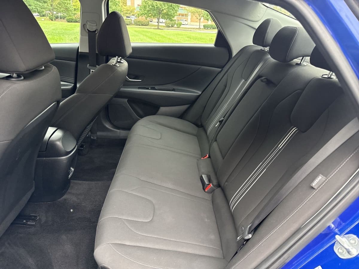 2025 Hyundai Elantra 18