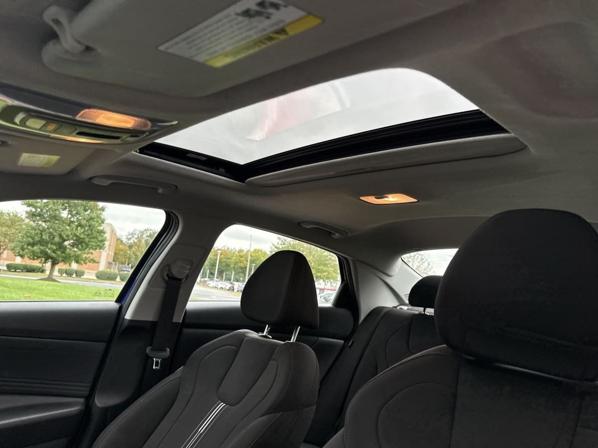 2025 Hyundai Elantra 17