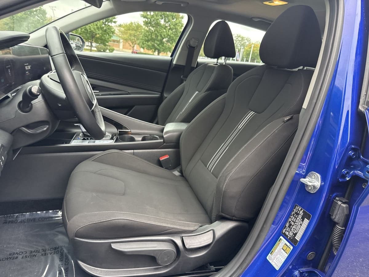 2025 Hyundai Elantra 8