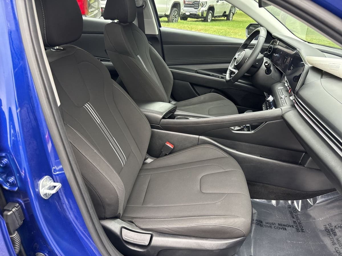 2025 Hyundai Elantra 20