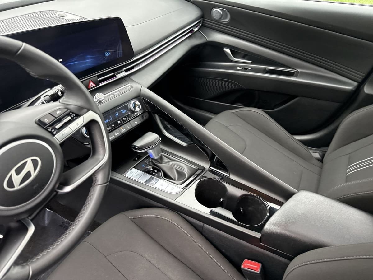 2025 Hyundai Elantra 16