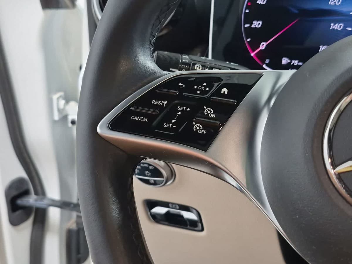 2025 Mercedes-Benz GLC 23