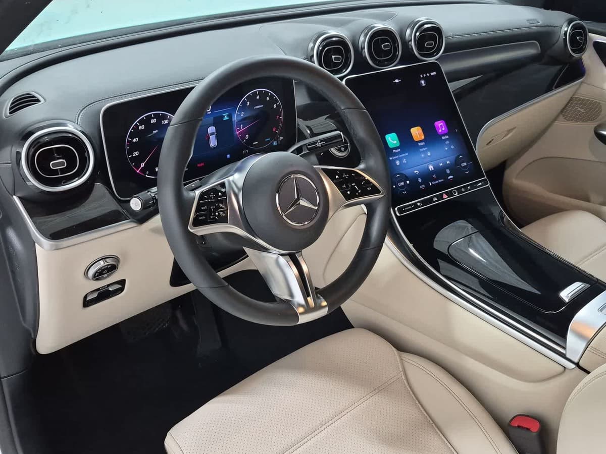 2025 Mercedes-Benz GLC 9