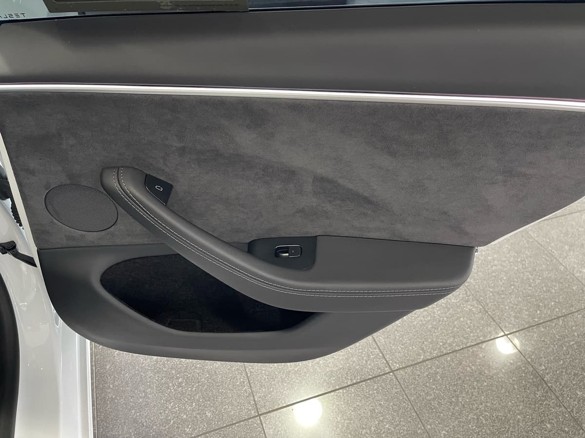 2025 Tesla Model 3 44