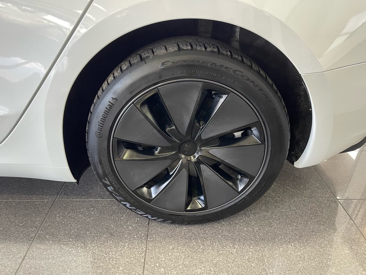 2025 Tesla Model 3 21