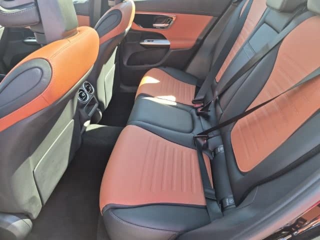 2025 Mercedes-Benz GLC 9