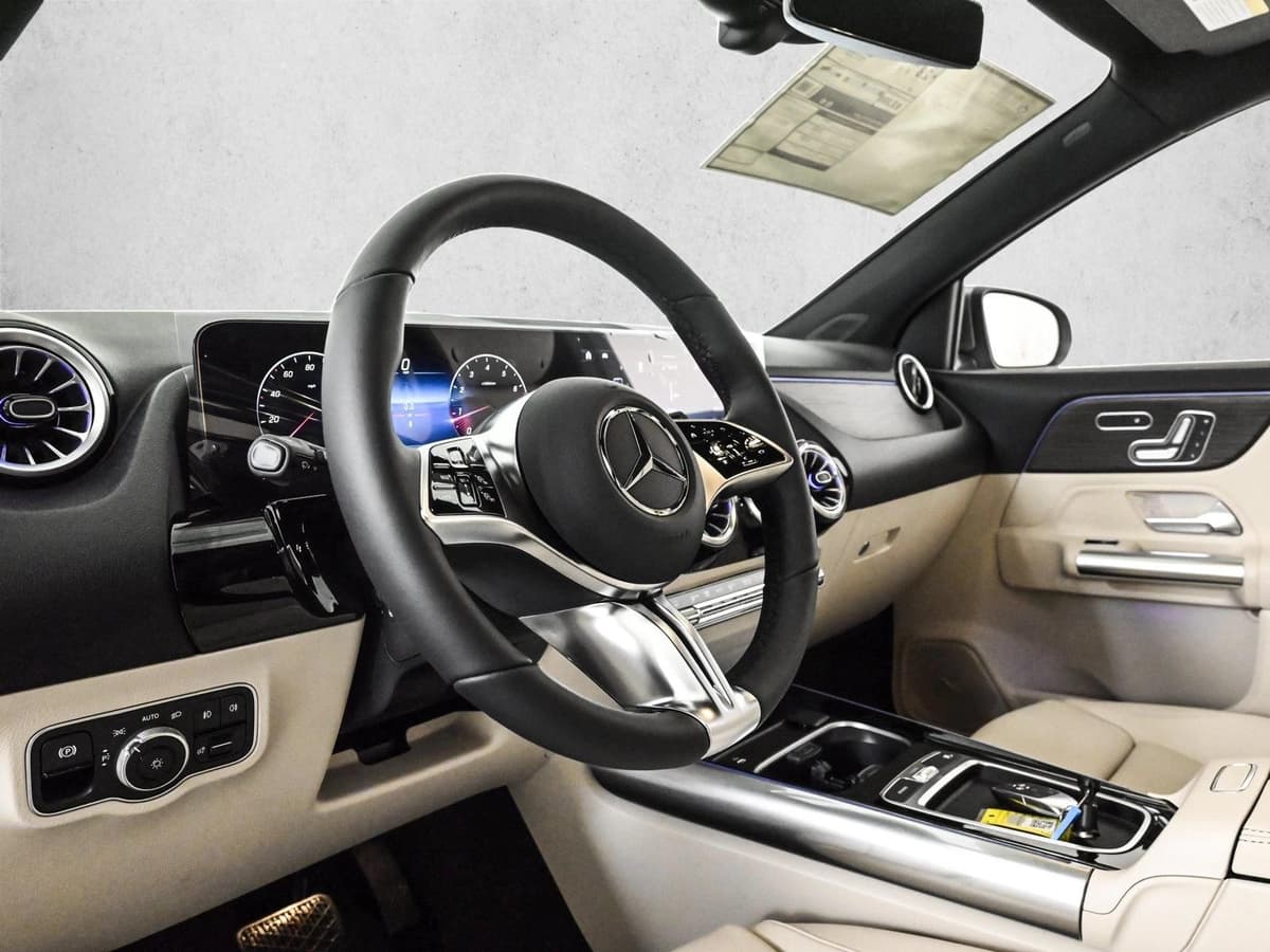 2026 Mercedes-Benz GLA 8
