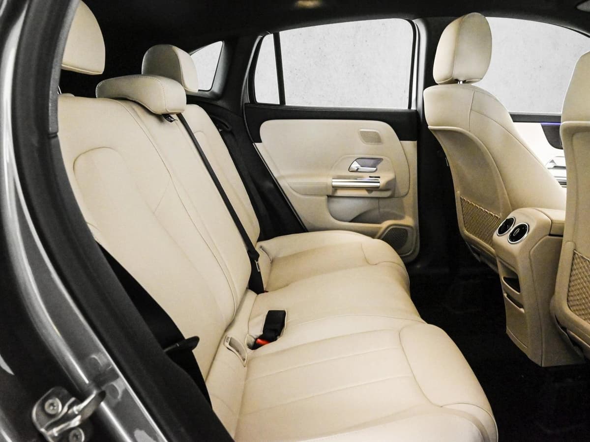 2026 Mercedes-Benz GLA 21