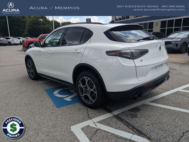 2025 Alfa Romeo Stelvio 5