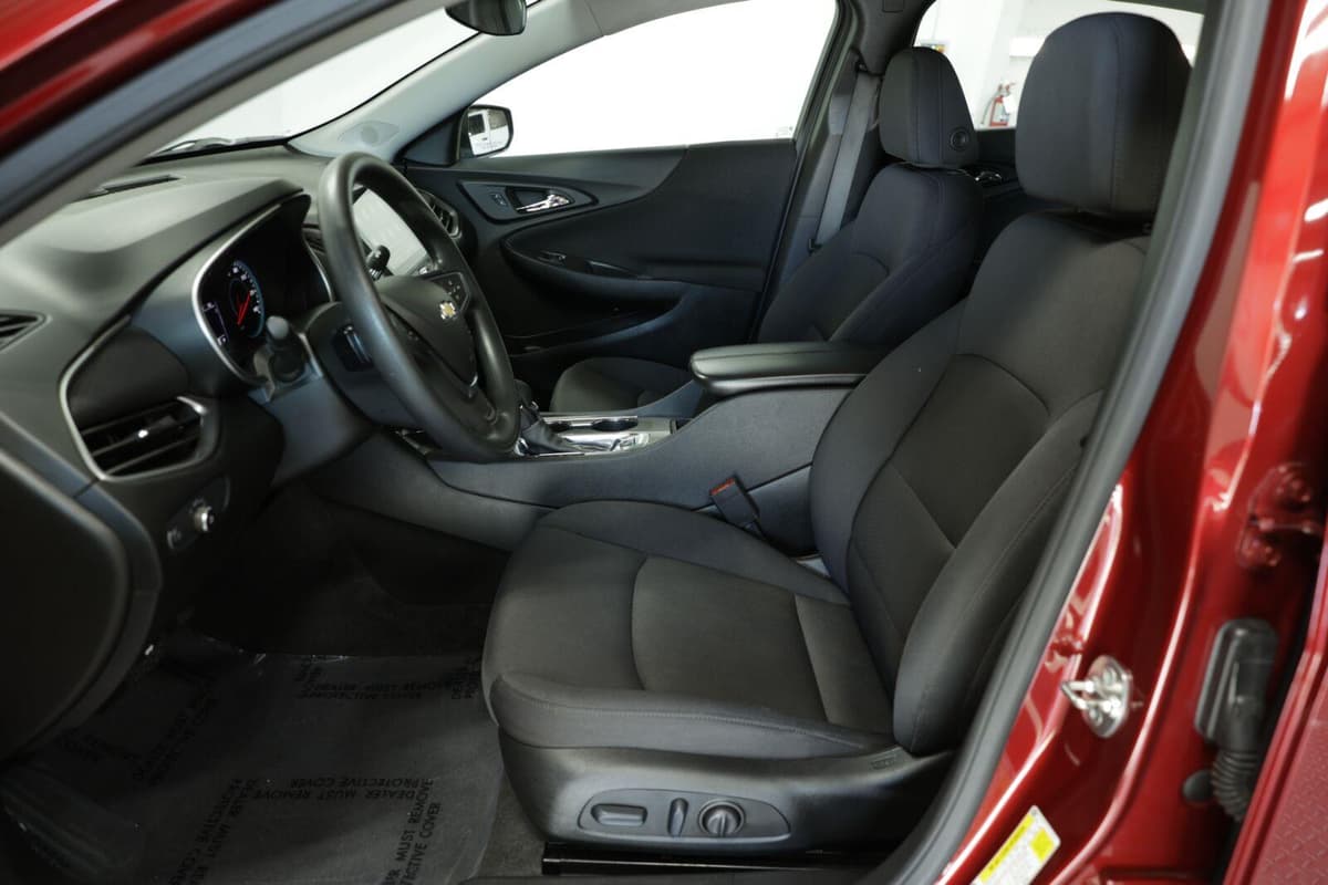 2025 Chevrolet Malibu 34