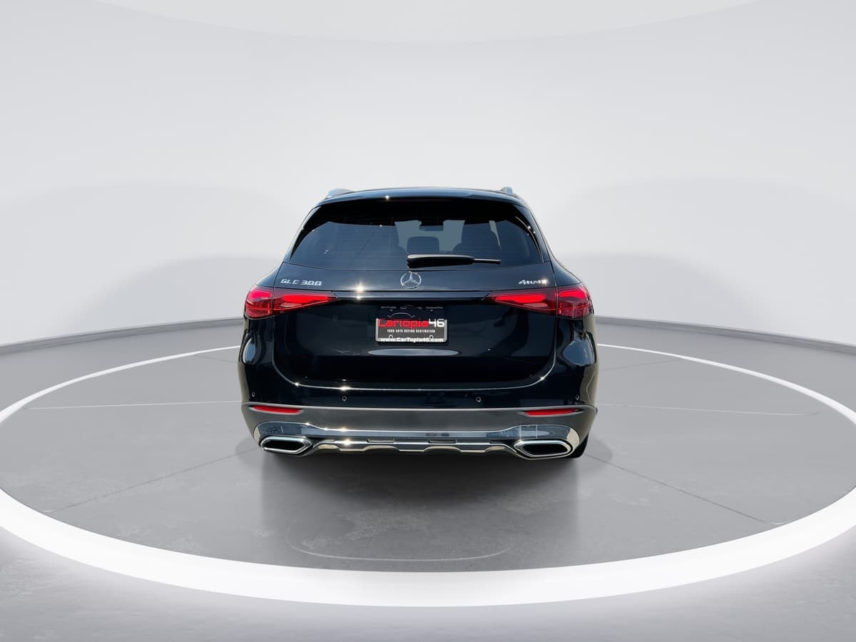 2024 Mercedes-Benz GLC 7