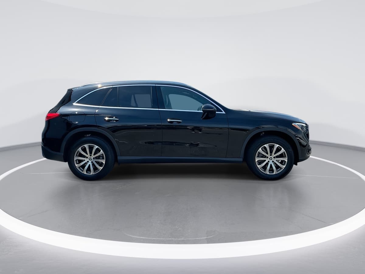 2024 Mercedes-Benz GLC 9