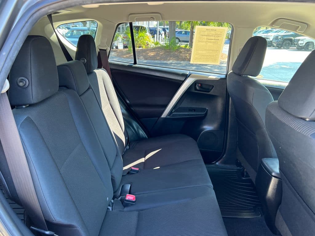 2015 Toyota RAV4 16