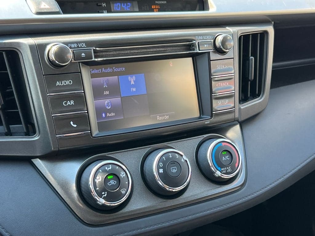 2015 Toyota RAV4 29
