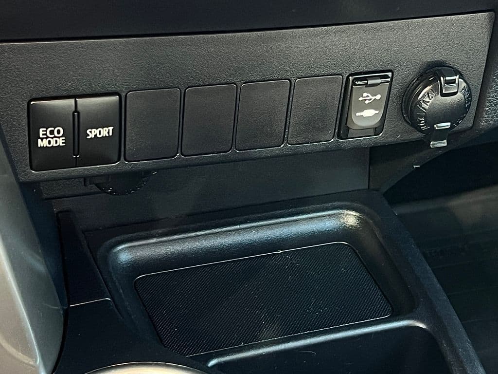 2015 Toyota RAV4 34