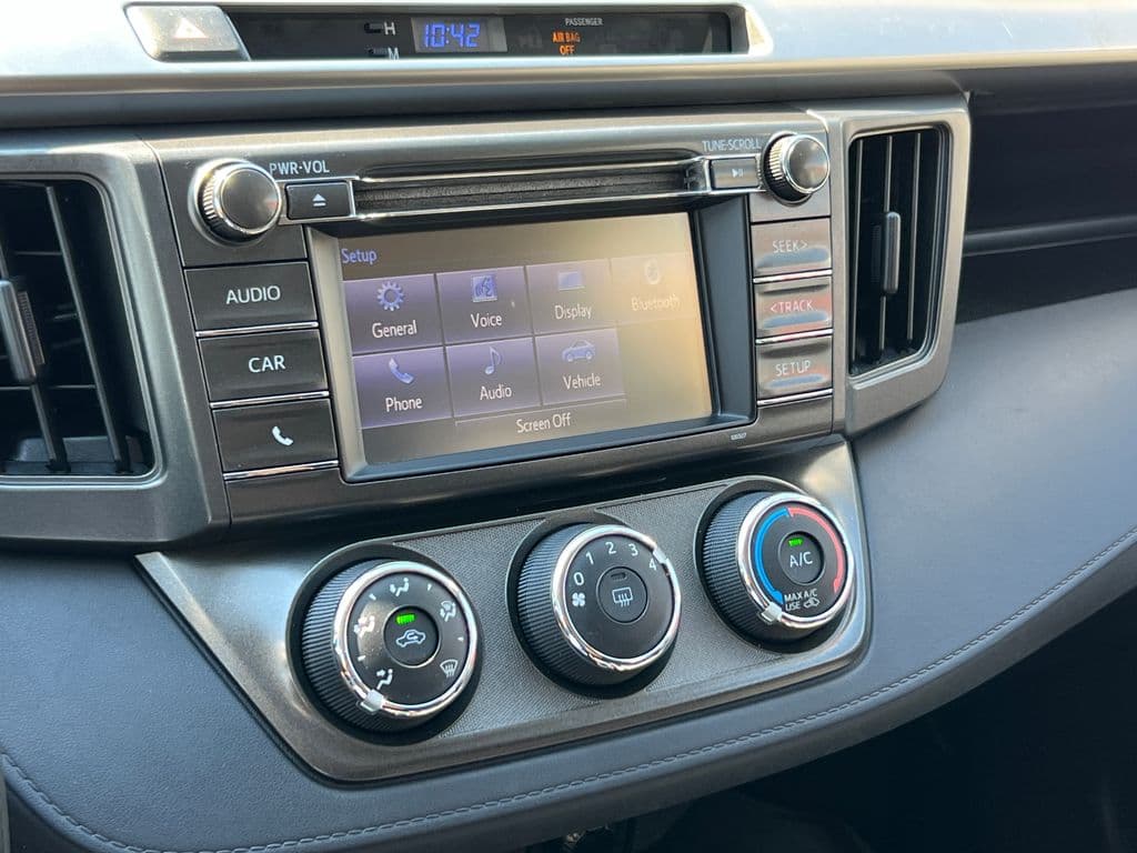 2015 Toyota RAV4 32
