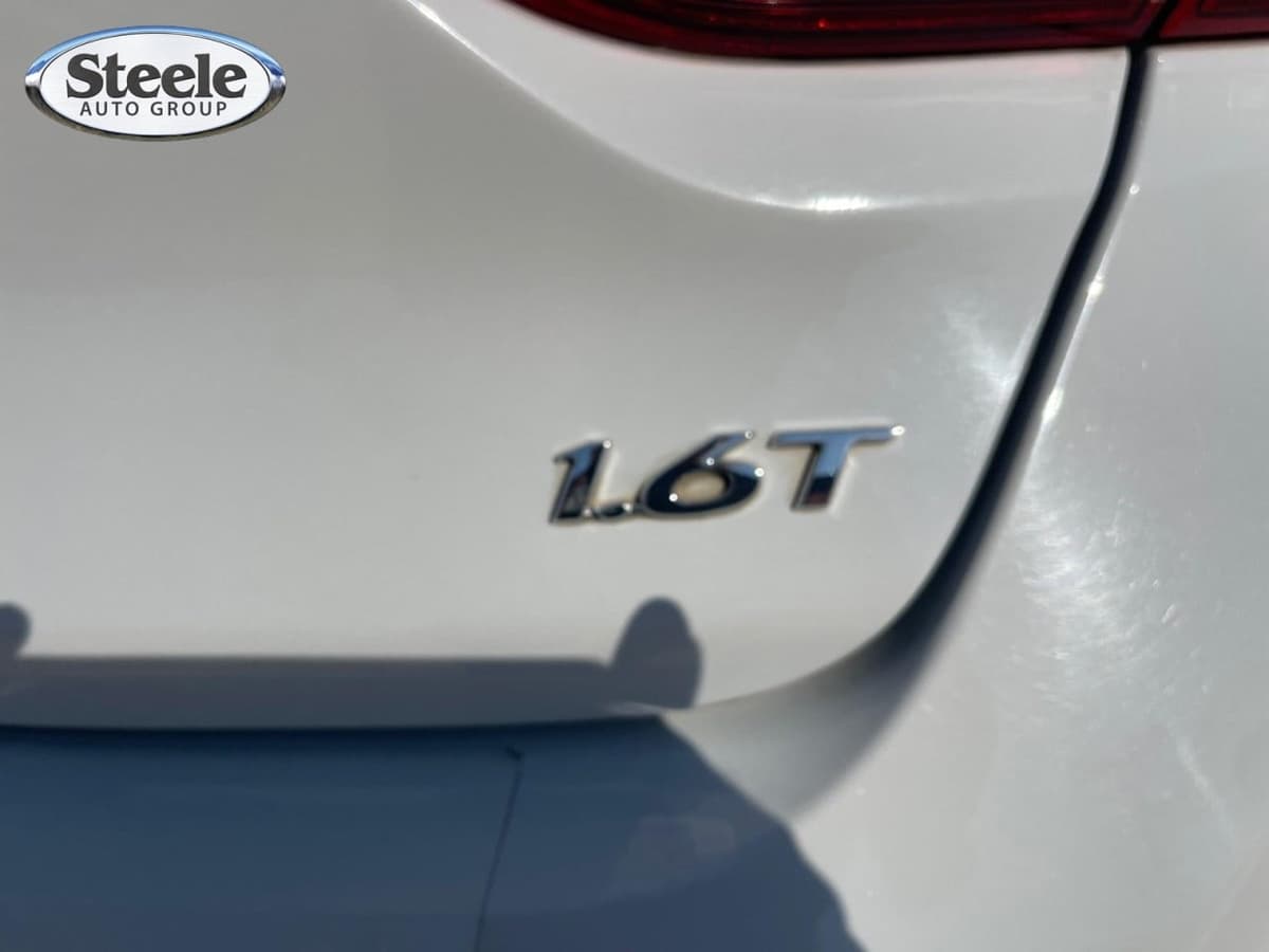 2021 Hyundai Veloster 24