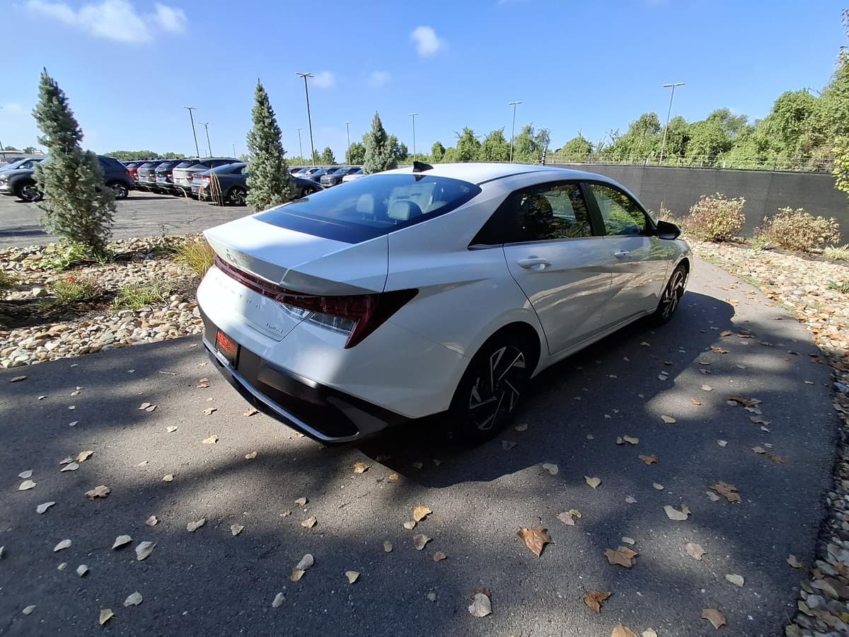 2026 Hyundai Elantra 5