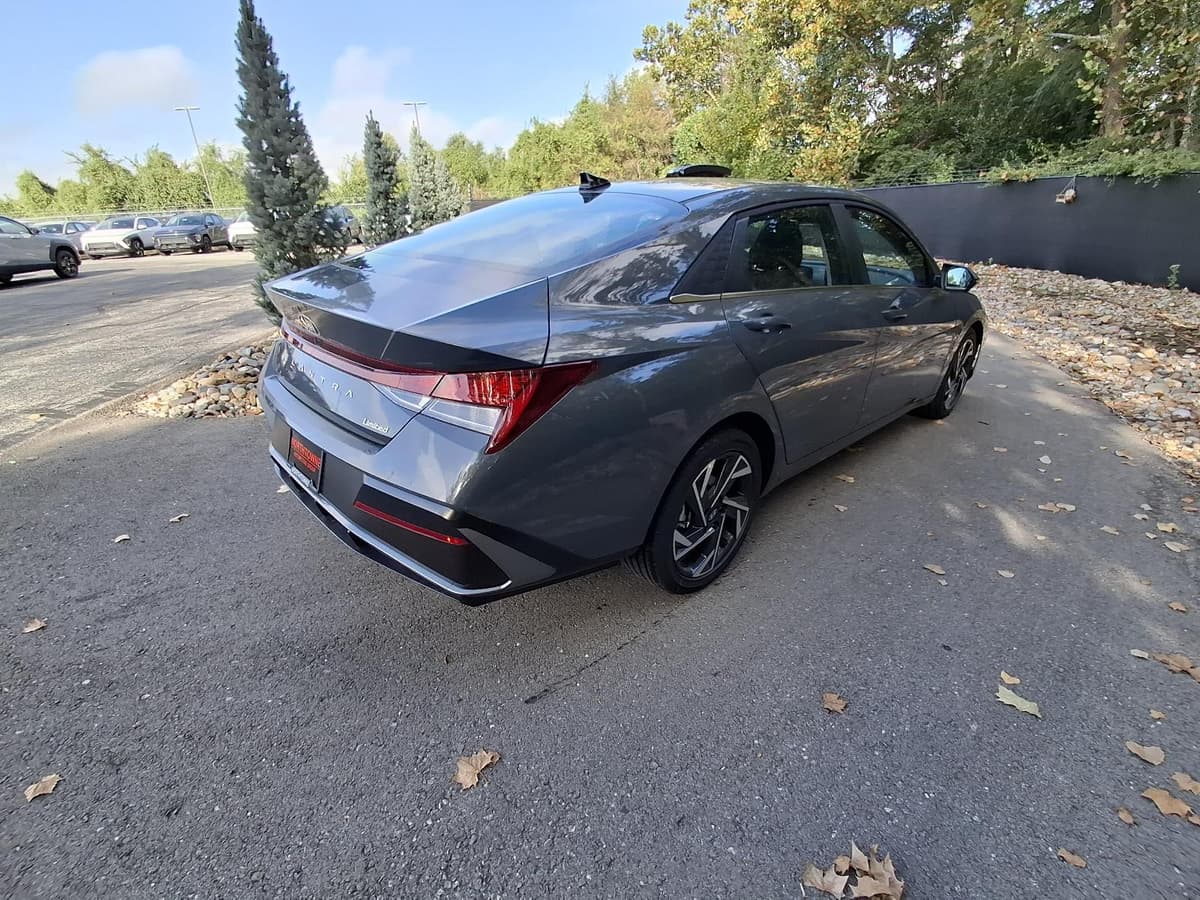 2026 Hyundai Elantra 5