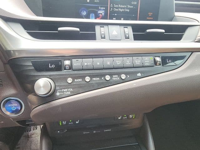 2021 Lexus ES Hybrid 26