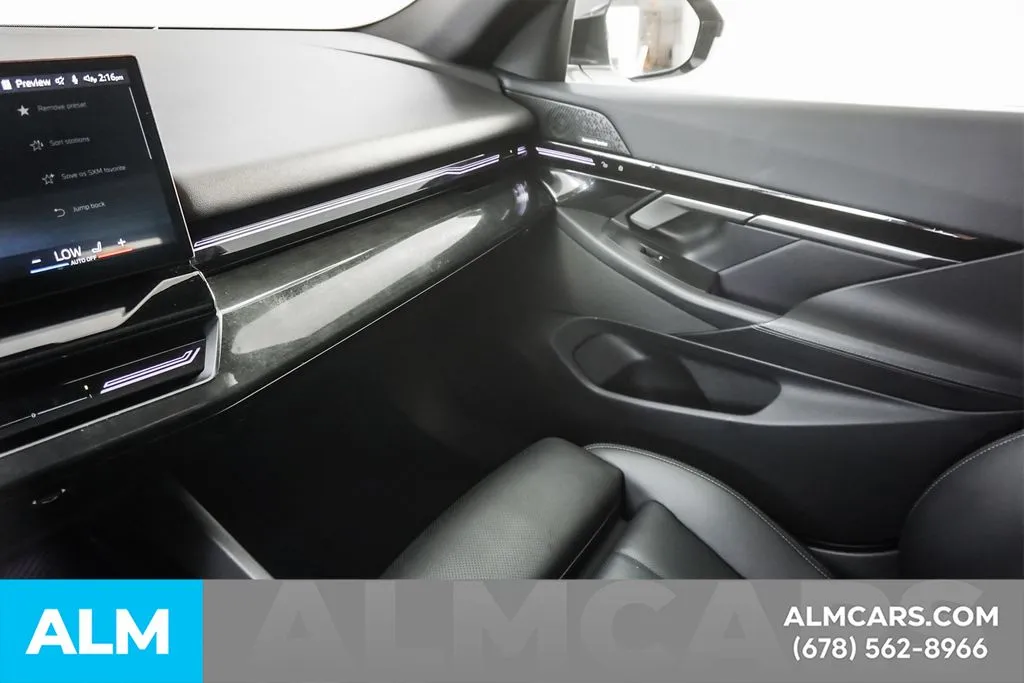 2025 BMW 5 Series 39