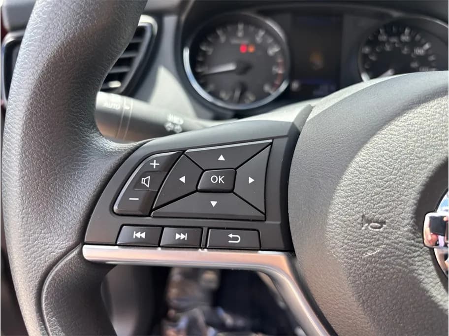 2020 Nissan Rogue Sport 24
