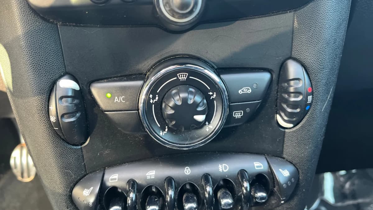 2014 MINI Cooper 24