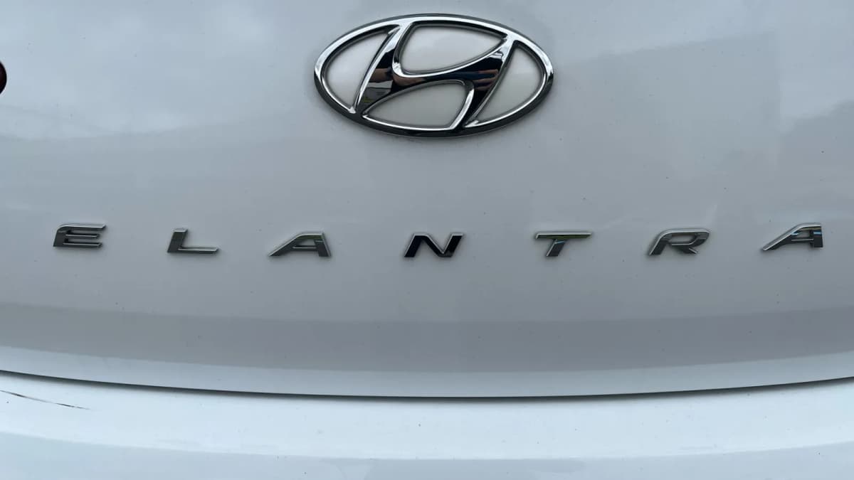 2019 Hyundai Elantra 14