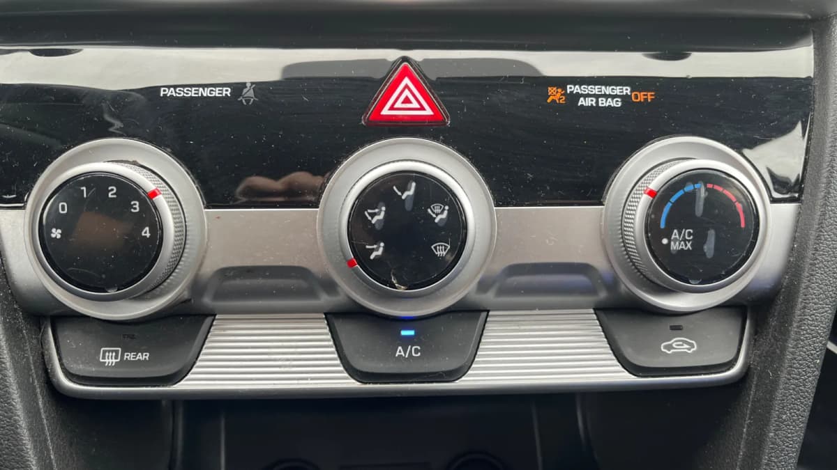 2019 Hyundai Elantra 25