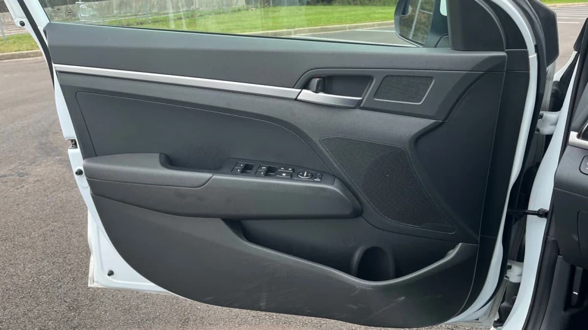 2019 Hyundai Elantra 22