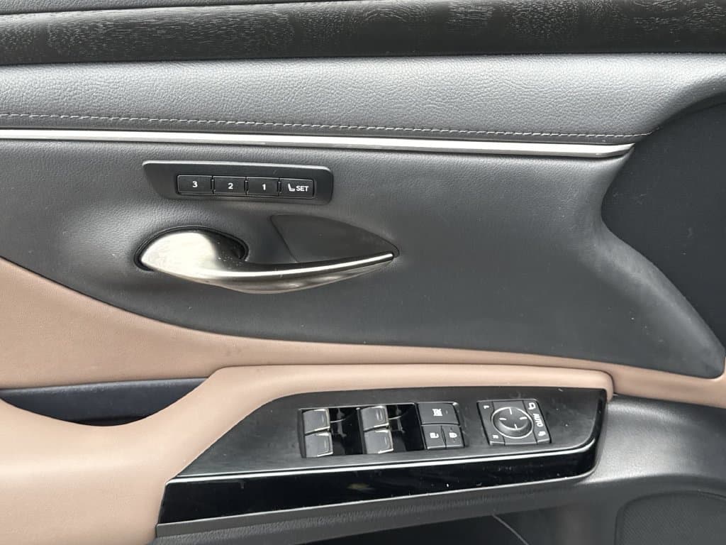 2025 Lexus ES Hybrid 15