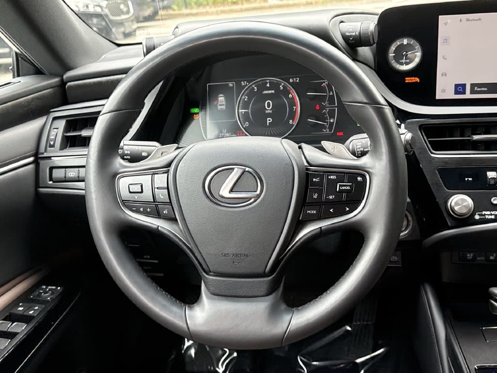 2025 Lexus ES Hybrid 11