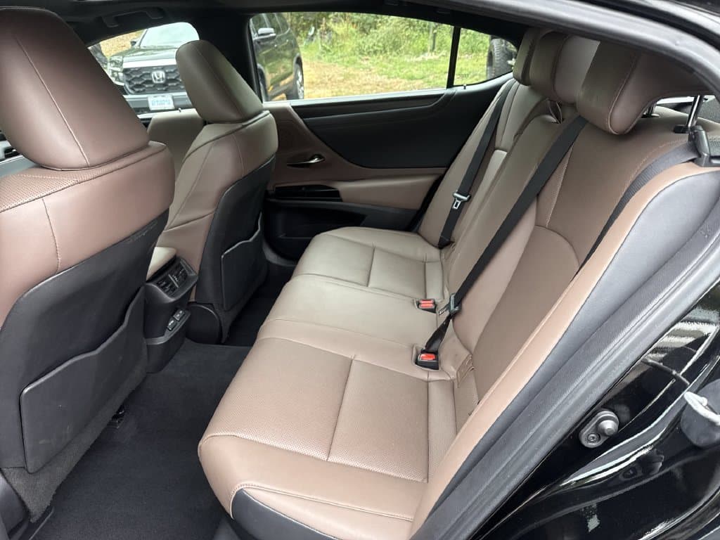 2025 Lexus ES Hybrid 25