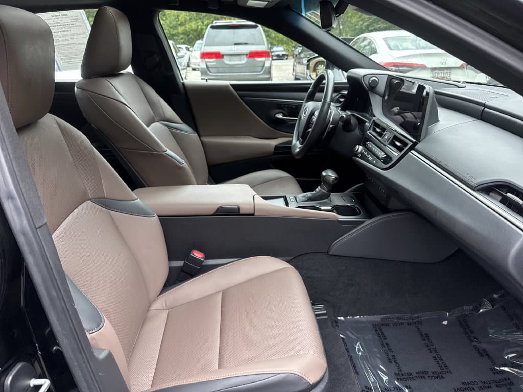2025 Lexus ES Hybrid 26