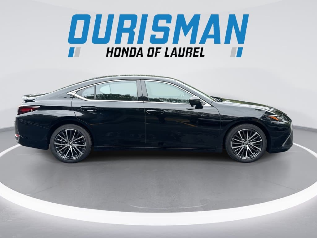 2025 Lexus ES Hybrid 9