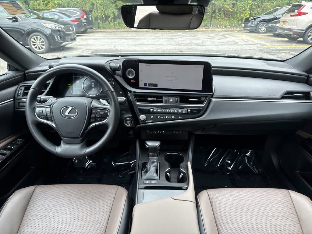 2025 Lexus ES Hybrid 23