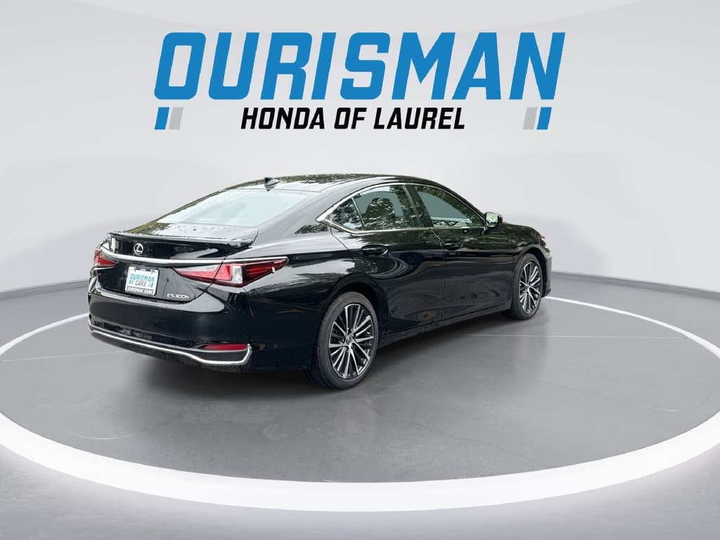 2025 Lexus ES Hybrid 8