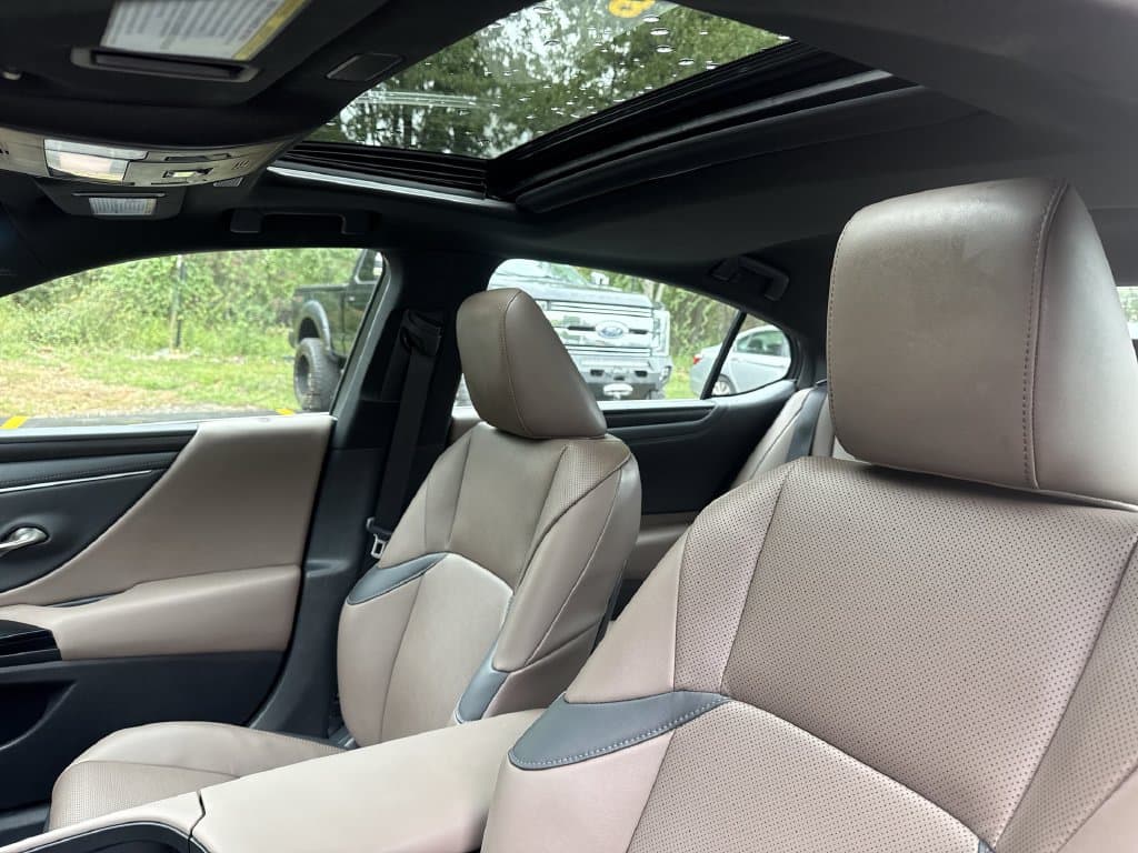 2025 Lexus ES Hybrid 16